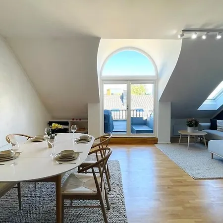 Apartment Penthouse Balcony,parking And 2 Bedrooms *